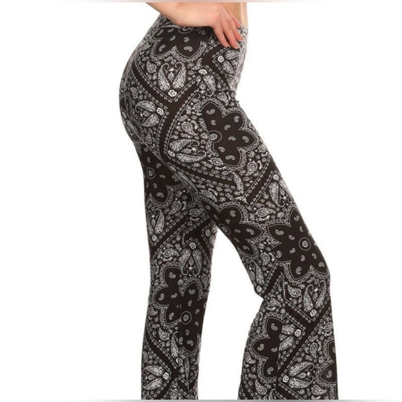 $22.00 MEDIUM PAISLEY PRINT BOHO FLARE BELL BOTTOM PANTS - NWT - Picture 4 of 5